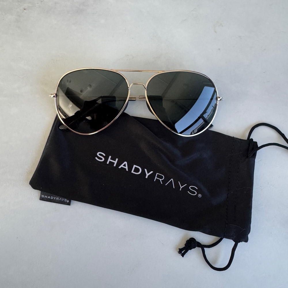 Tangle free black/gold Aviator Sunglasses